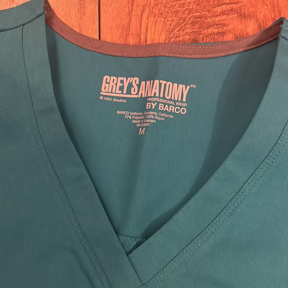Greys anatomy scrubs - Petite set - Picture 4 of 5